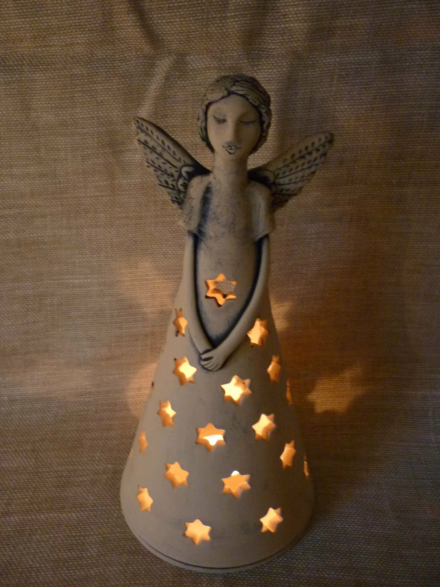 Лепка из глины ангелов. Ангел из керамики. Ангел из глины. Ангелочек лепка. Ангел из глины.