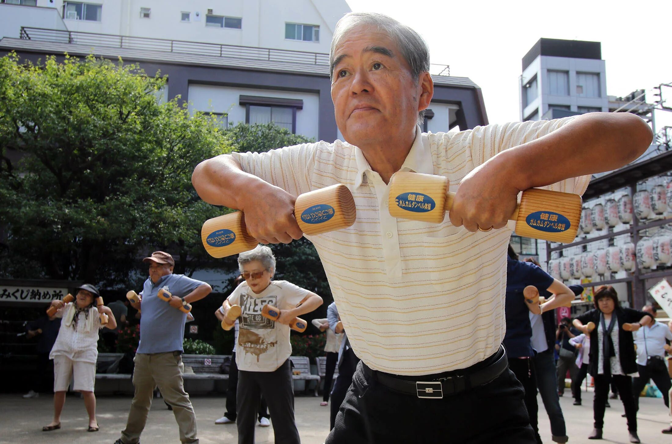 People will live longer. Японцы долгожители. Пенсия в Японии. Пенсионное обеспечение в Японии. Столетние жители в Японии.