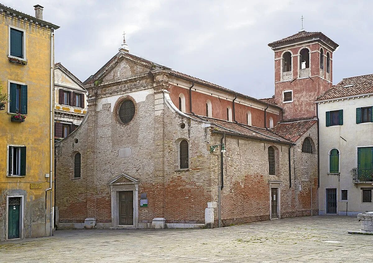 San giovanni. Церковь Сан-зан-Дегола. Церкви Сан Джованни Деколлато. Церковь Санта Кроче Венеция. Церковь Санта Кроче Венеция стиль.