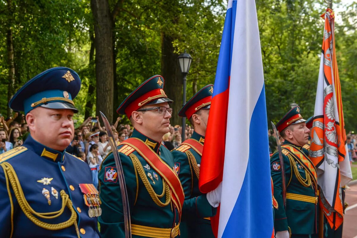 Боевое Знамя ВМЕДА. Знамя военно-медицинской Академии имени Кирова. ВМЕДА им Кирова Знамя. ВМА им Кирова выпуск 2021.