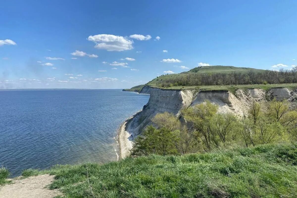 Природные достопримечательности саратовской области. Утёс Степана Разина. Утёс Степана Разина Саратов. Утёс Степана Разина Саратовская. Волга река Утес Степана Разина.