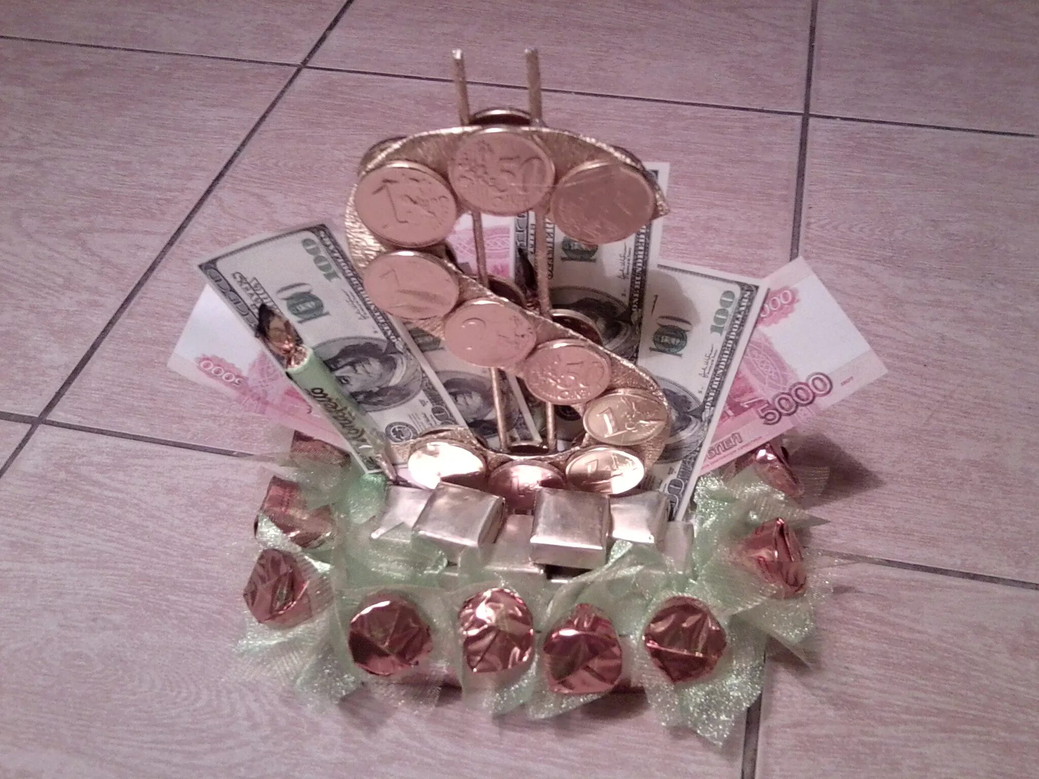 букет из денег. подарить девушке на день рождение деньги. оригинальные подарки. подарить девушке на день рождение деньги. оригинальные подарки денег на юбилей.