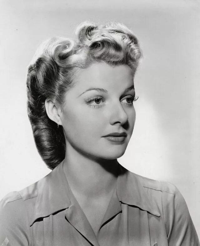 Прическа 40 годов фото. Причёски 1940-х годов ссср. 1940s hairstyles. прически виктори роллс 40 года. 1940г прическа.