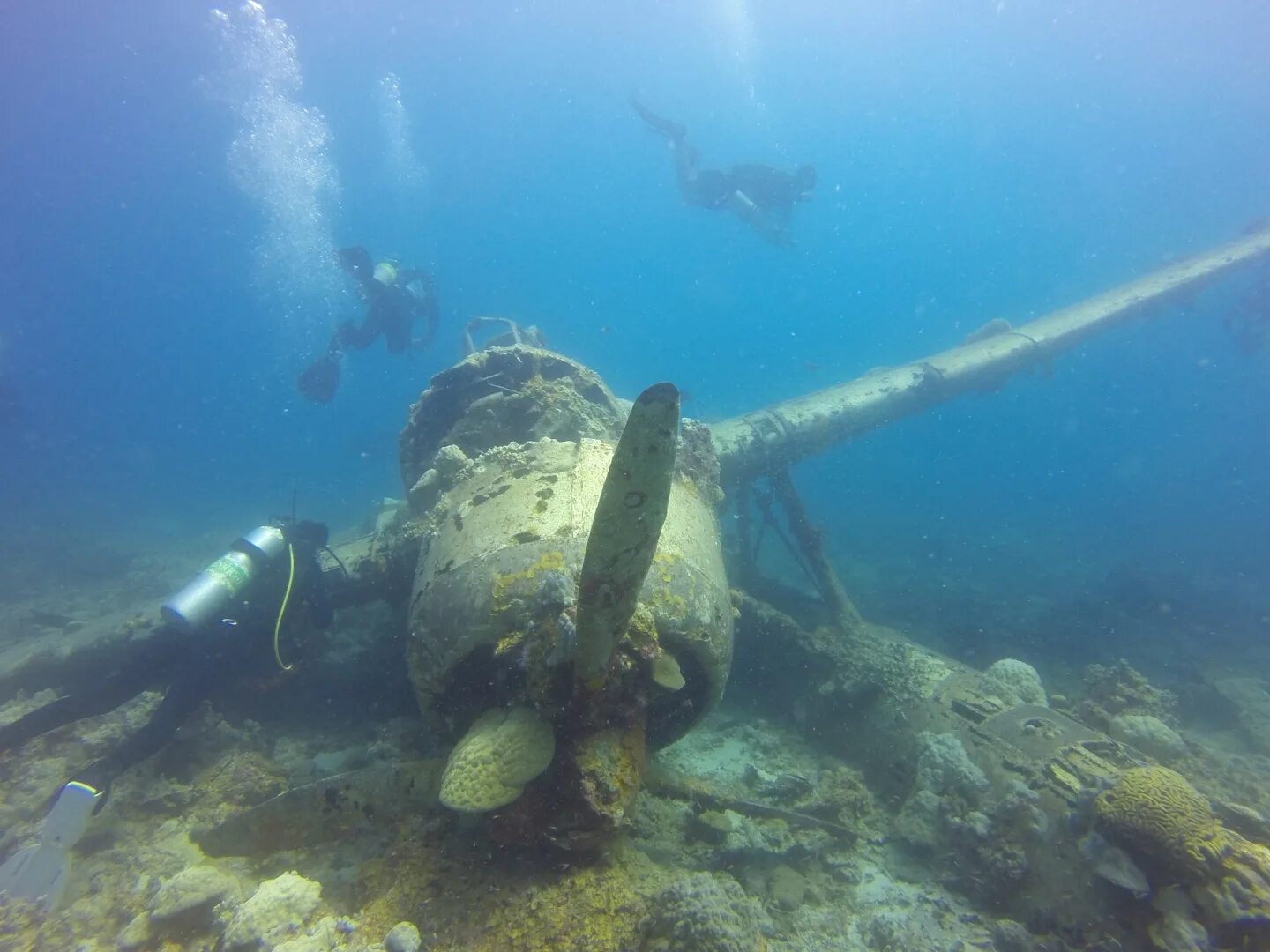 Затонувшие корабли на дне моря. Затонувшие корабли. Затонувшие самолеты. Дайвинг затонувшие корабли. Затонувшие корабли и самолеты.