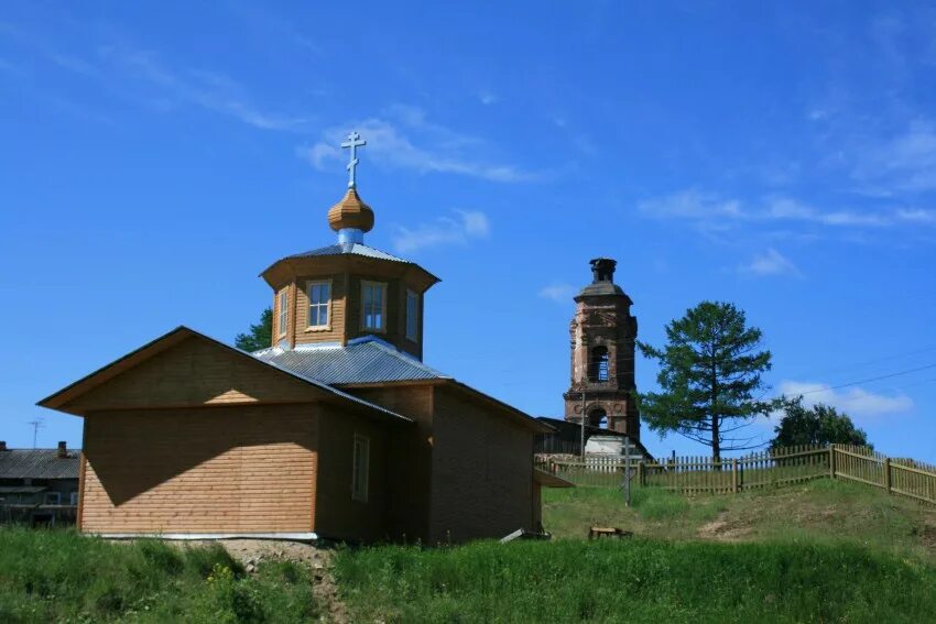 Село Помоздино Республика Коми. Помоздино Республика Коми Церковь. Церковь село Помоздино. Храм Димитрия Спасского Помоздино.