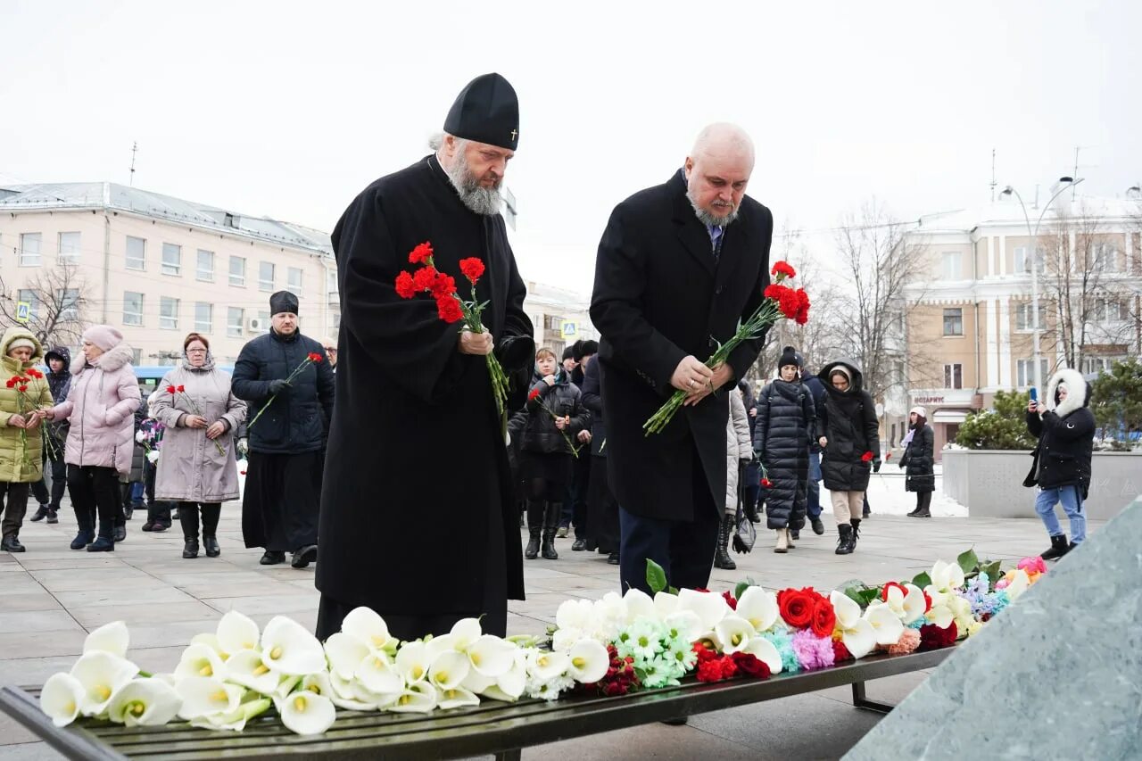 Какого числа был пожар в зимней вишне. Зимняя вишня Кемерово 2022. Зимняя вишня Кемерово 2018. Кемерово 25.03.2018 зимняя вишня. ТЦ зимняя вишня Кемерово.