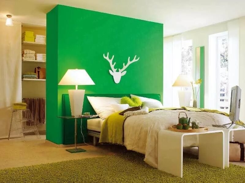 Желтоватый оттенок зеленого цвета. Зеленый интерьер. Салатовые стены. Салатовые стены в интерьере. Салатовая спальня.