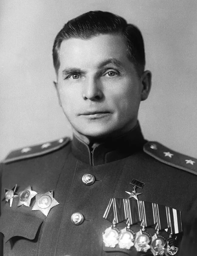 Создатель ил 2. Сергей Владимирович Ильюшин. Серге́й Влади́мирович Илью́ши. Ильюшин Сергей Владимирович авиаконструктор. Сергей Владимирович Ильюшин (1894-1977).