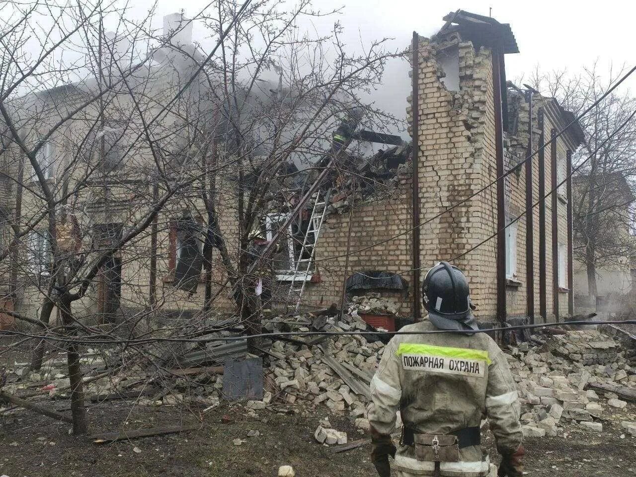 Укропы сегодня. Обстрелы Донецка и Луганска. Донбасс разрушения в Донецке и Луганске. Обстрел домов.