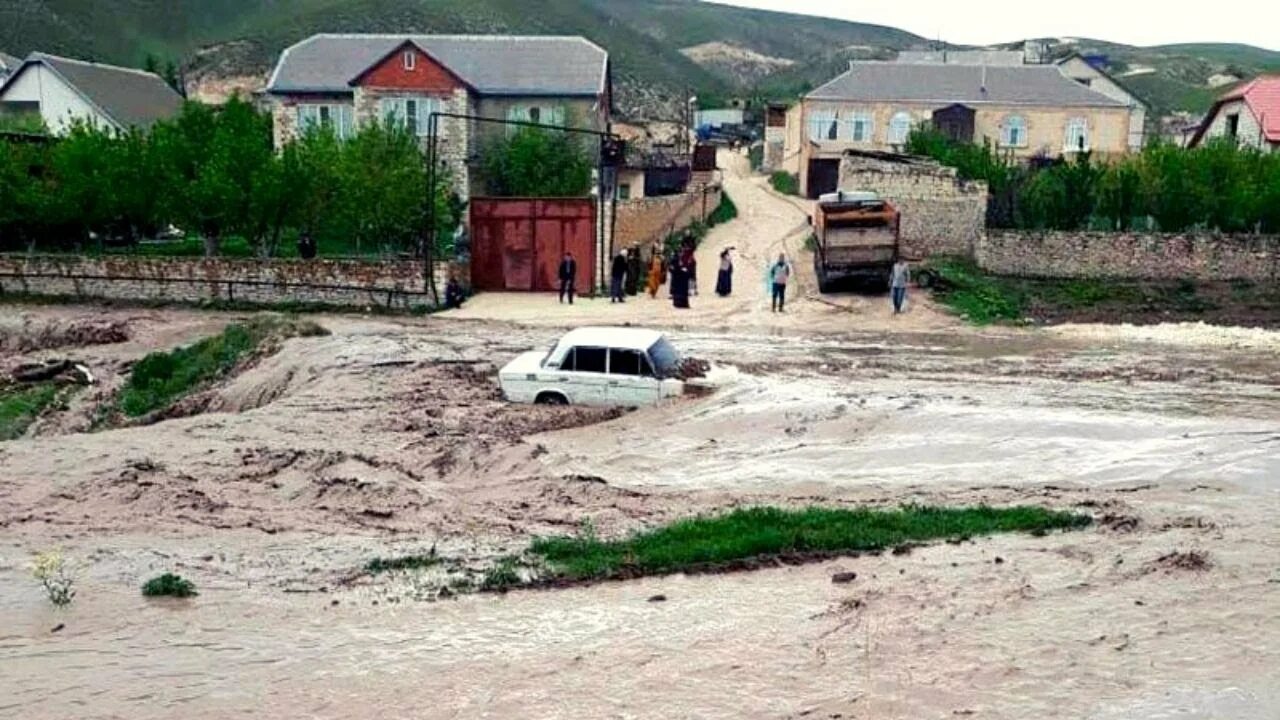 Какая погода в дагестане. Сель в Дагестане. Дагестан дожди 2021. Затопленное село в Дагестане. Сель в горах Дагестана.