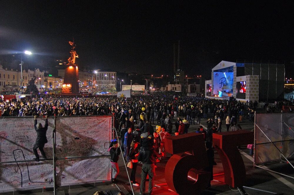 Концерт на площади Владивосток. Владивосток площадь. Концерт на площади Владивостока сегодня. Центральная площадь Владивостока сегодня. Концерты владивосток 2022 год