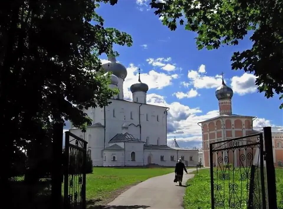 Новгород Варлаамо-Хутынский Спасо-Преображенский монастырь. Хутынский монастырь в Великом Новгороде. Хутынский храм летом Великий Новгород. Хутынский монастырь в Великом Новгороде 1941-1945. Сайт хутынского монастыря