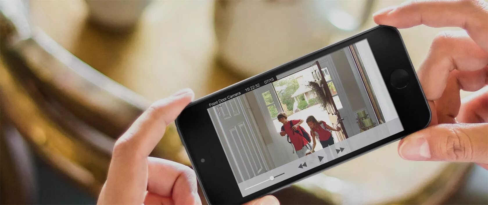 Телефон видит как камеру. Видеонаблюдение на смартфоне. Видеонаблюдение через смартфон. Видеонаблюдение дом на телефон. Мобильное приложение видеонаблюдение.