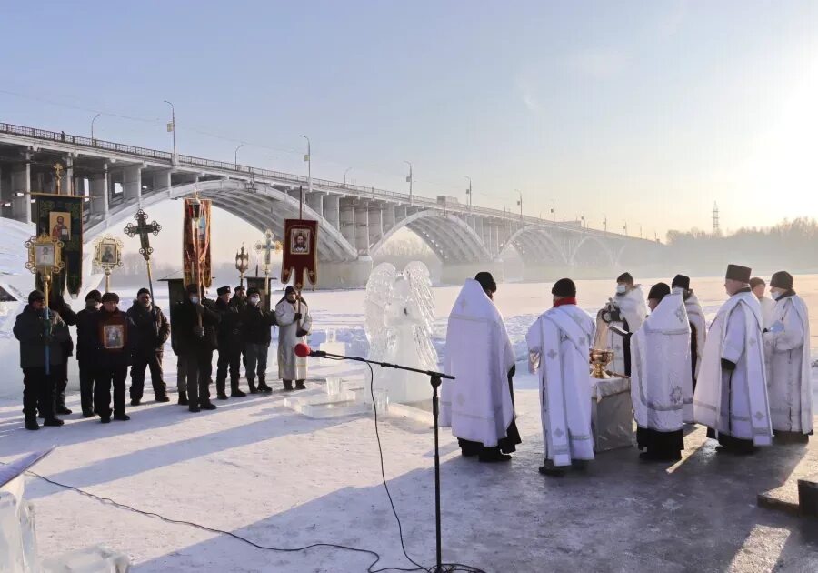 Бийск крещение 2021. С Крещением Господним 19 января. Фото с праздником крещения Господня. Крещение в Бийске 2022.