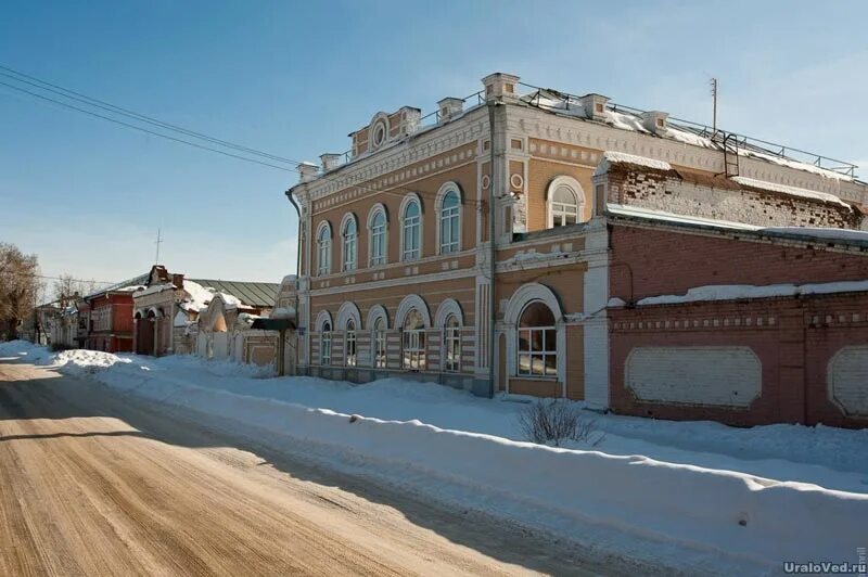 Особняк купца Рыжикова в Осе. Оса Пермский край. Пермский край г Оса старинные здания. Торговые ряды Оса Пермский край.