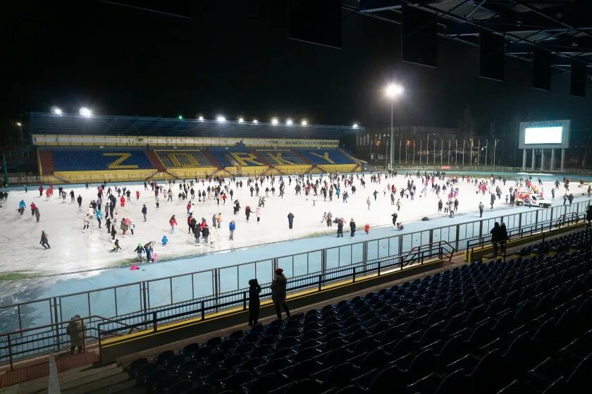 Расписание катка красногорск. Каток Зоркий Красногорск. Стадион Зоркий Красногорск. Массовые катания стадион Зоркий Красногорск. Стадион Зоркий каток.