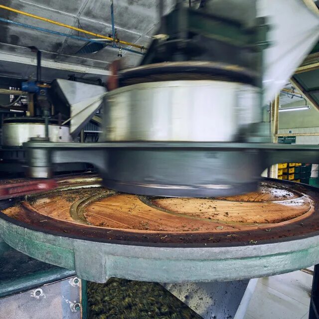 Термическая обработка чая. Gunawardana Tea Factory. Процесс изготовление чая на фабрике картинки. Tea Manufacturing process. Lined inside