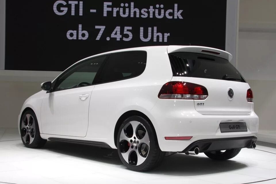 Golf 6 GTI. VW Golf 6 GTI. Фольксваген гольф 6 ГТИ. Golf GTI mk6. Спойлер на гольф