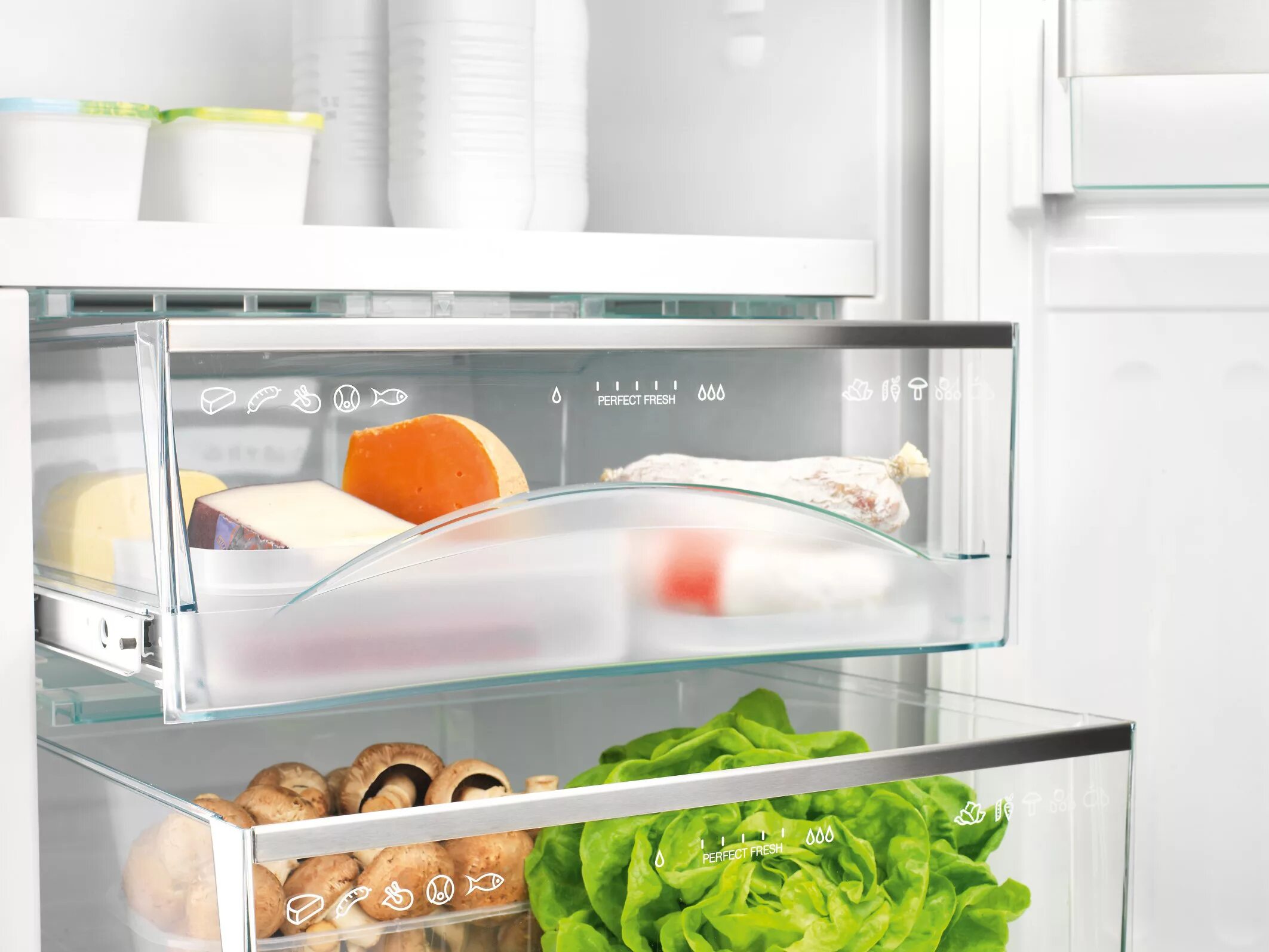 Холодильник с продуктами. Хранение в холодильнике. Зона свежести в холодильнике что это. Хранение продуктов в холодильнике. Можно убрать горячее в холодильник