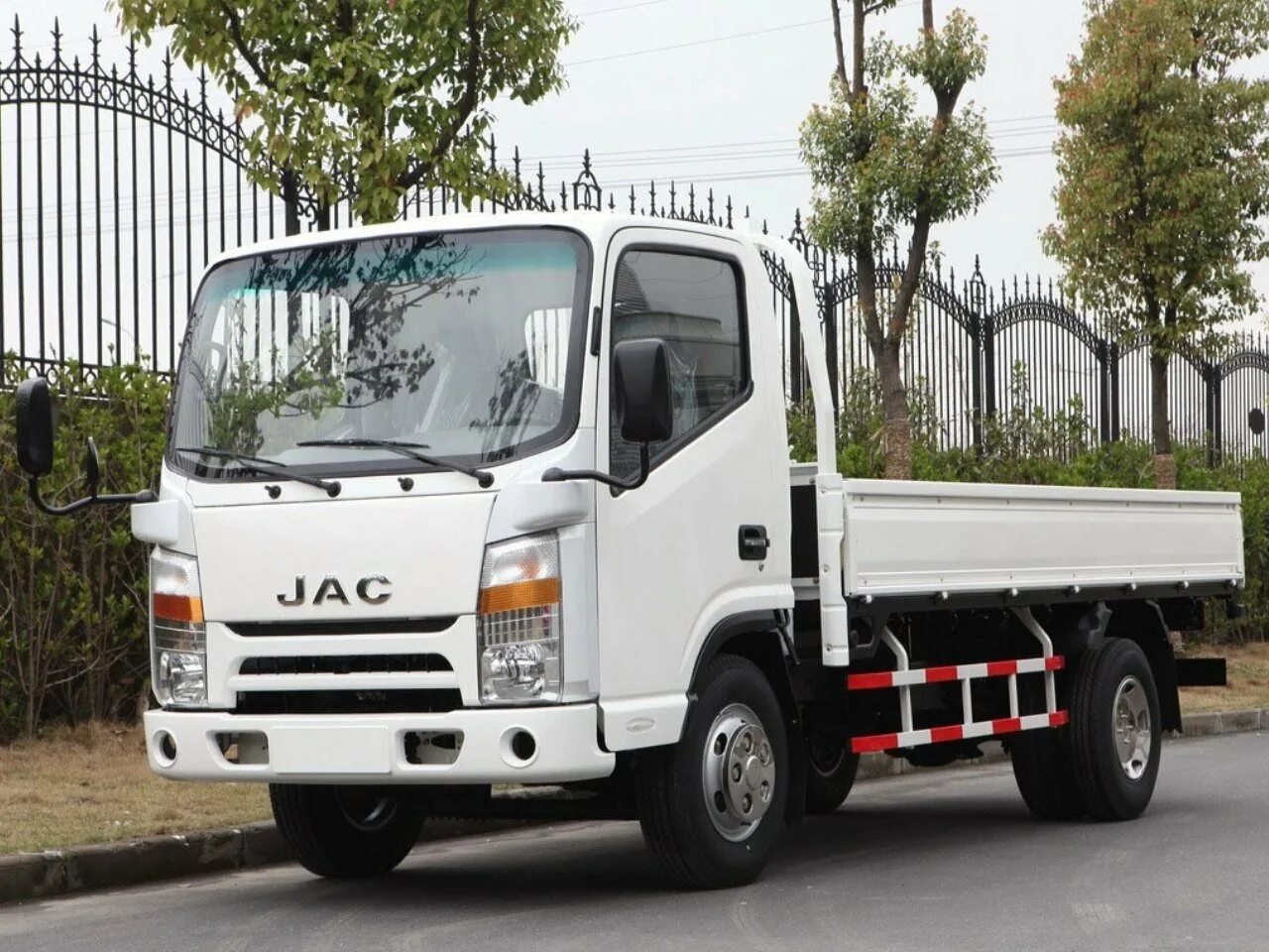 Jac фургон. JAC n56 бортовой. Грузовик JAC n150. Грузовой JAC n120. Джак грузовой JAC n90.