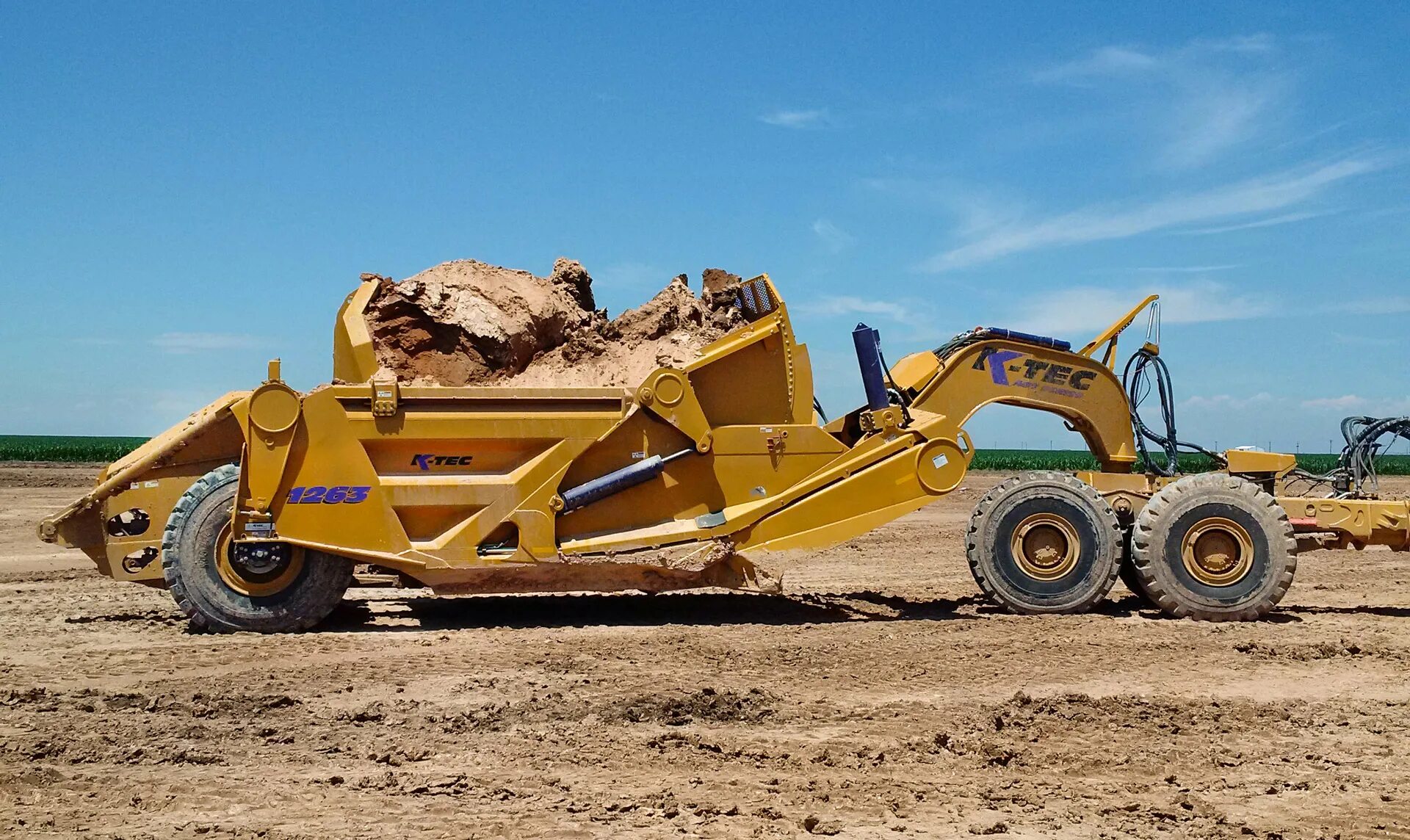 Скрепер Caterpillar 637f. Прицепной скрепер ДЗ-111. Скрепер самоходный МОАЗ-60071. Скрепер прицепной ДЗ-26.