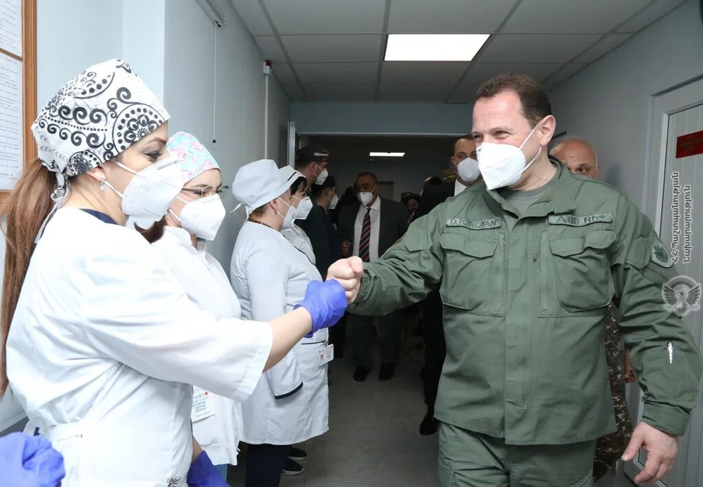 Госпитали вк. 451 Военный госпиталь Душанбе. Министр обороны Армении посетил госпиталь военными. Орбели Ереван военный госпиталь. Военный госпиталь военный.
