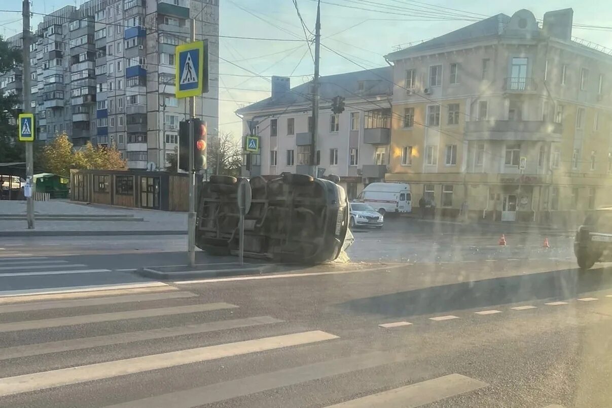 Лайф 48 новости. ДТП Липецк вчера на улице Шкатова. Улица Гагарина. Перекресток улица.