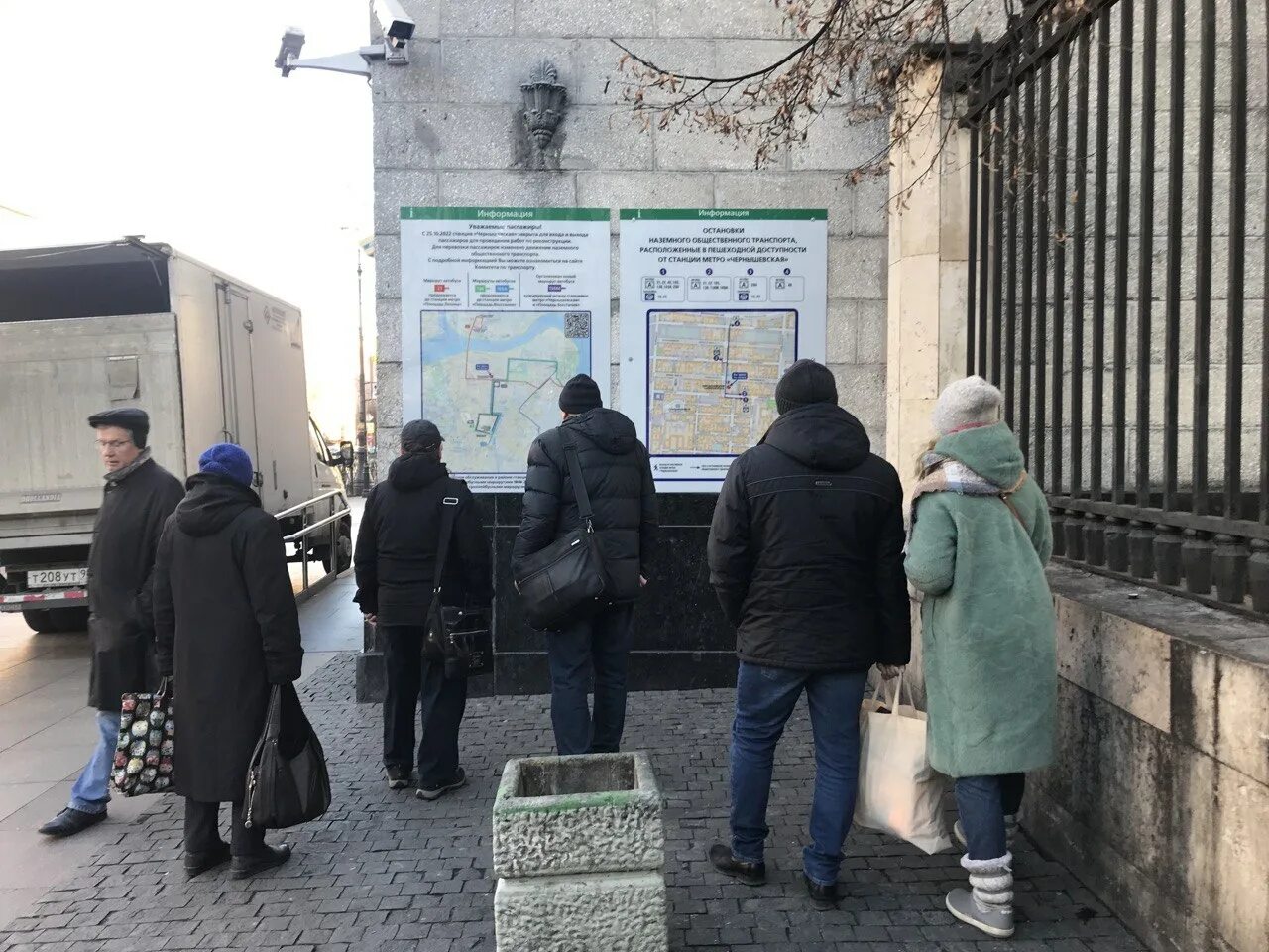 В петербурге закрыли станцию метро. Станция чернышевская спб. станция метро чернышевская. чернышевская реконструкция. станция метро чернышевская закрыта.