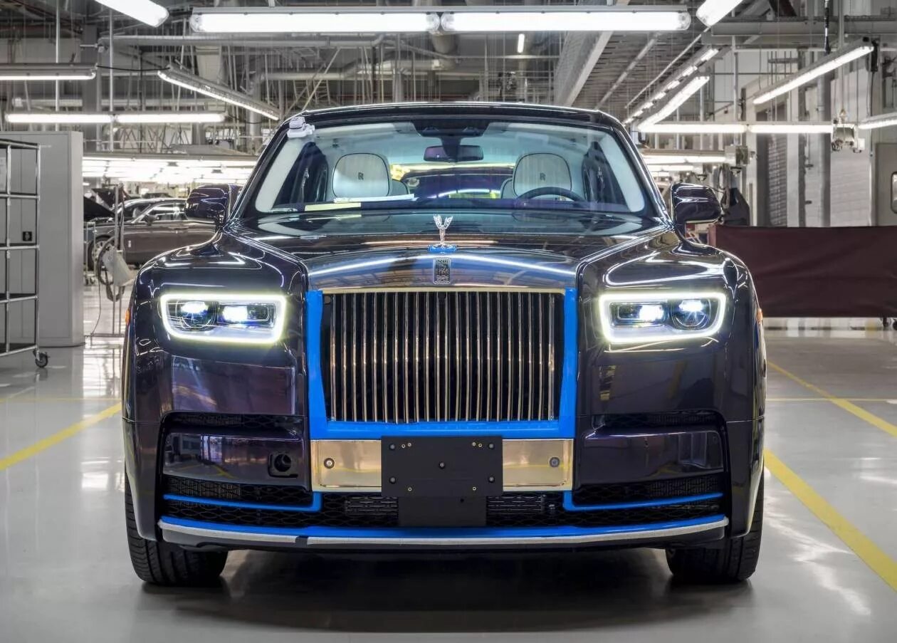 1 rolls royce. Первый Роллс Ройс. Первый Роллс Ройс Фантом. Rolls Royce производитель. Аурус и Роллс Ройс.