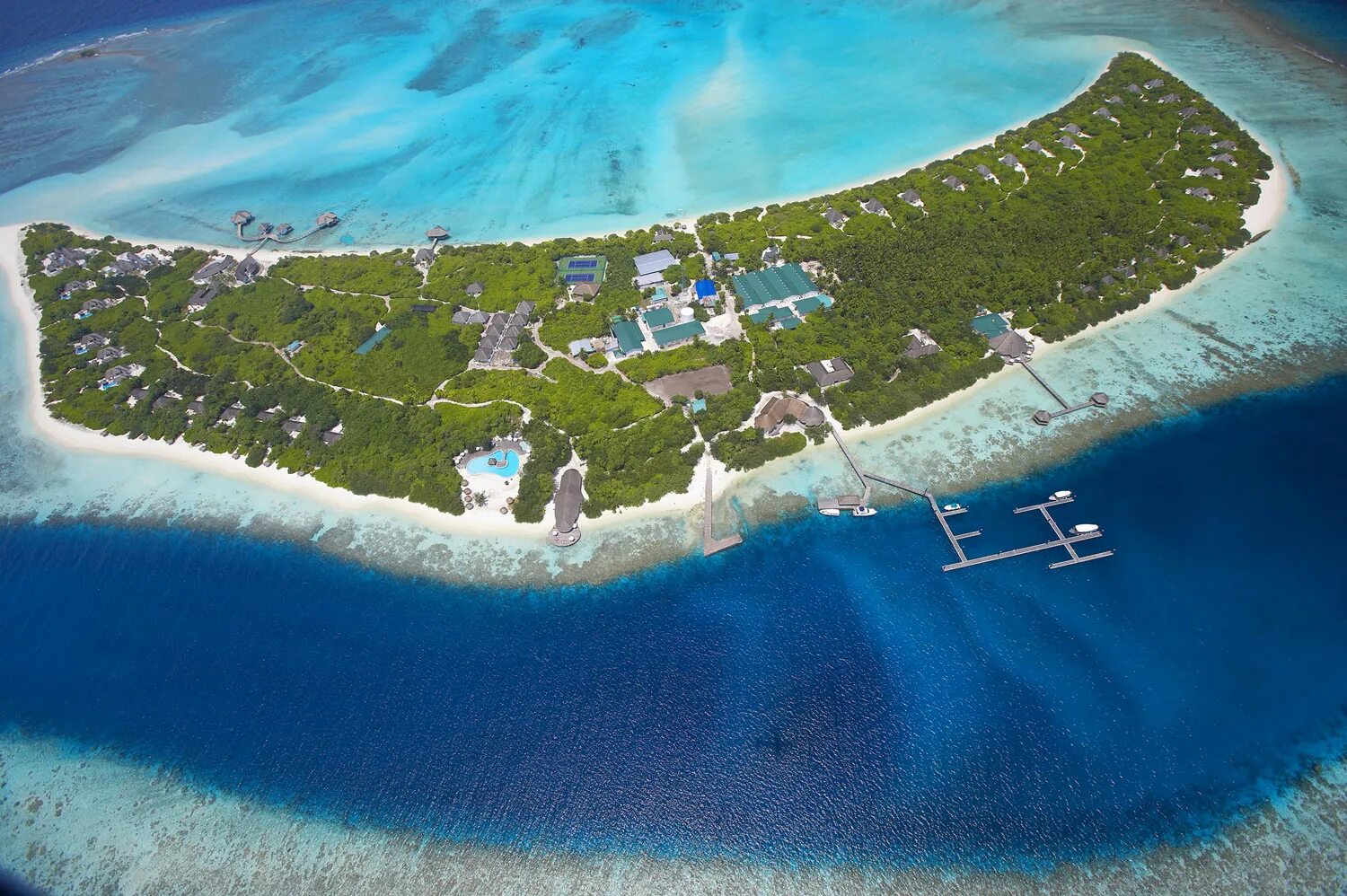 Www island. Хайдэвей Мальдивы. Hideaway Beach Resort Maldives. Hideaway Beach Resort & Spa 5*. Hideaway Beach Resort Spa Maldives Island.