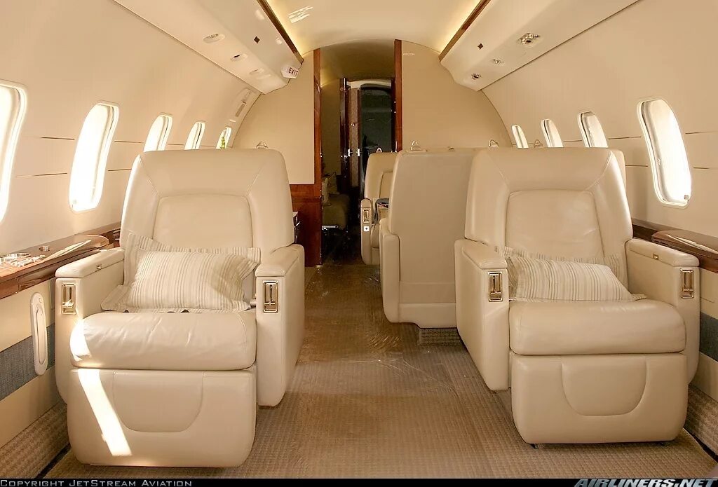 Global express. Bombardier global express xrs салон. bombardier bd-700 global express салон. самолет bombardier bd-700 global express. bombardier global express xrs интерьер.