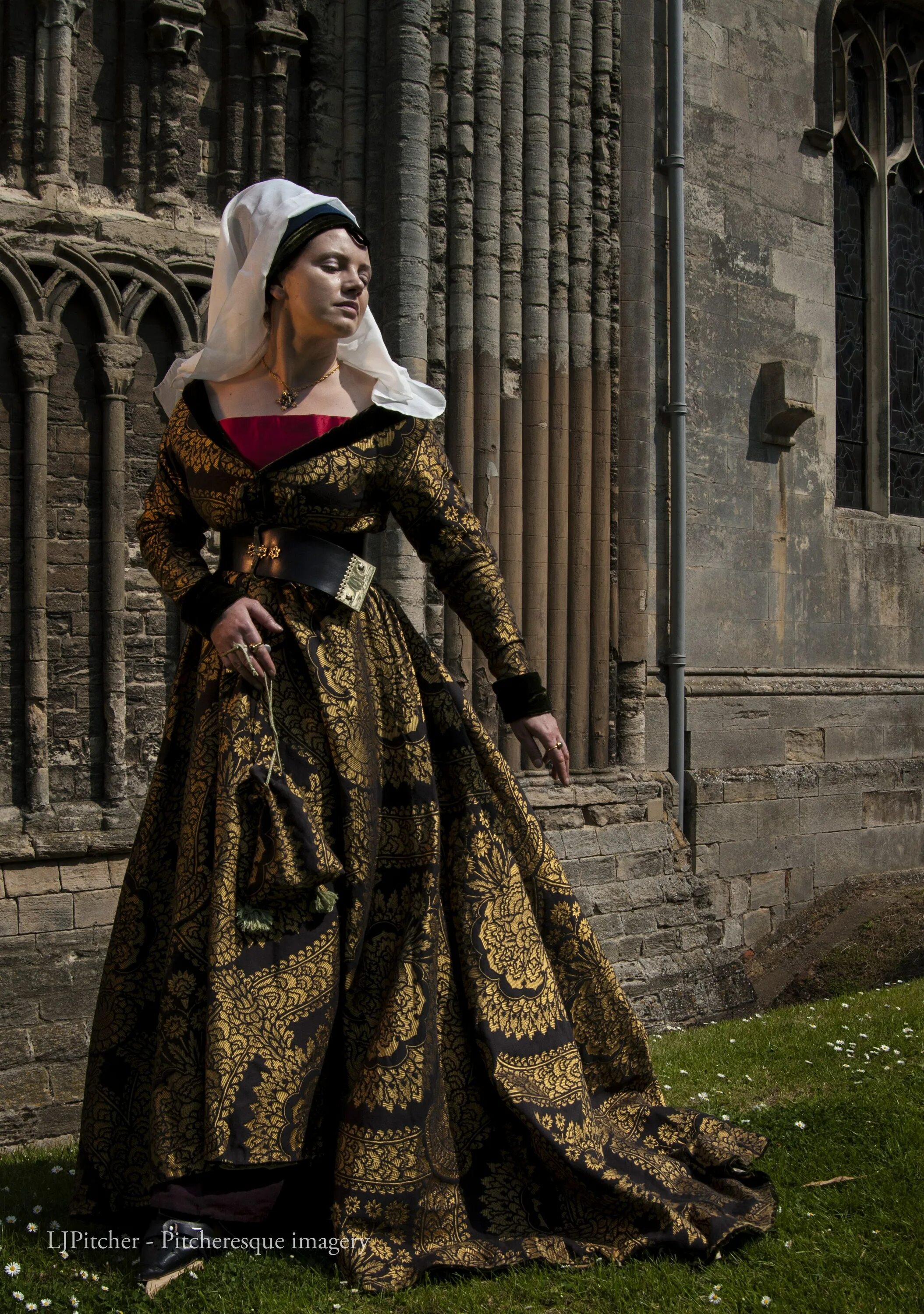 Платье Роб средневековье 15 век. Одежда средневековья Готика 14 век. Бургундская мода 15 век. Мода эпохи готики. Средневековые готические костюмы