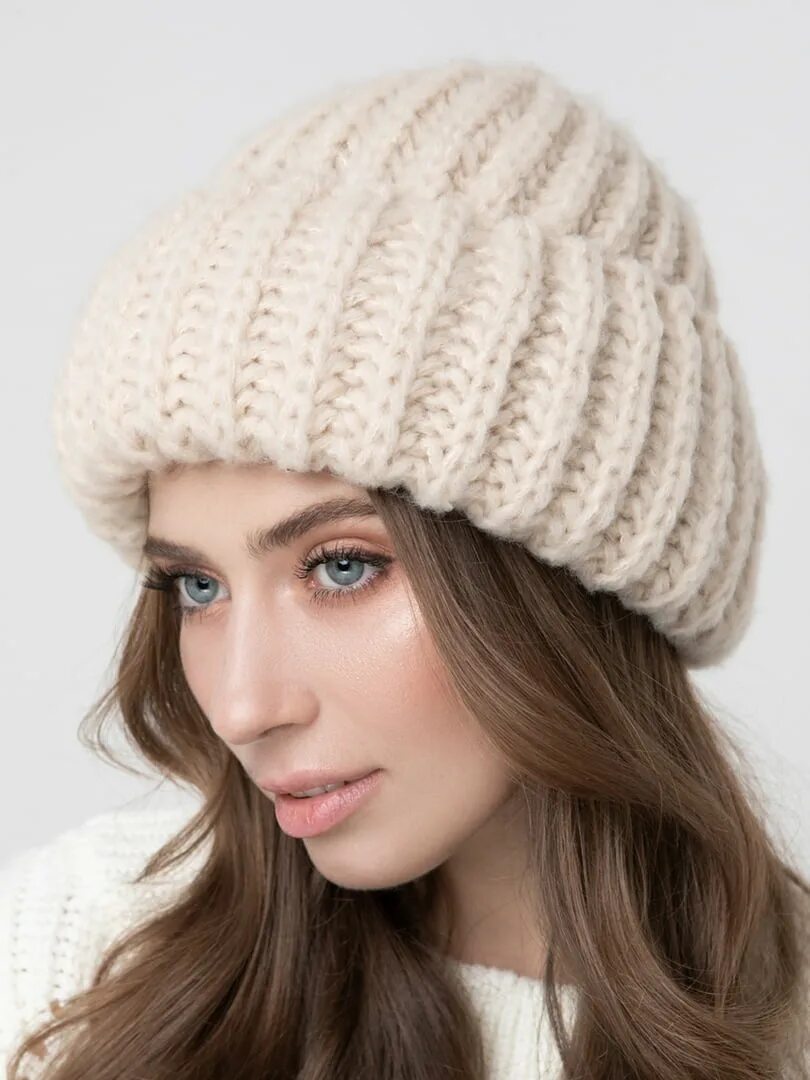 Armani для женщин шапка. Модные шапки. Шапка беж. Женская шапка бежевого цвета. Шапка беж.
