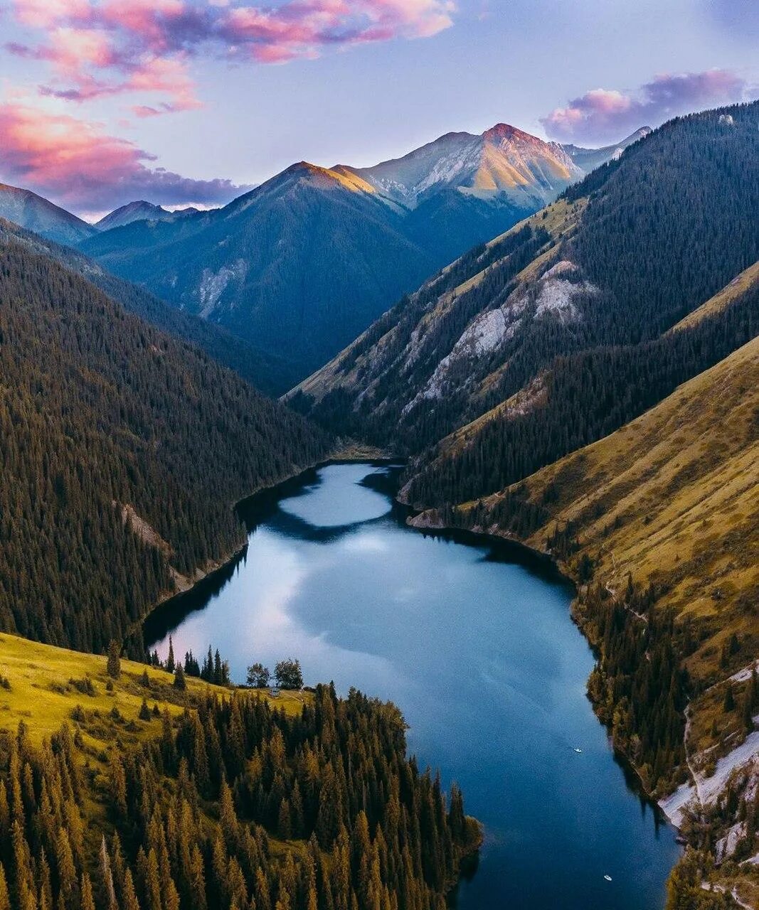 Природа каз. Кольсай казахстан. кольсай каньон. кольсайские озера. чарынский каньон кольсай.
