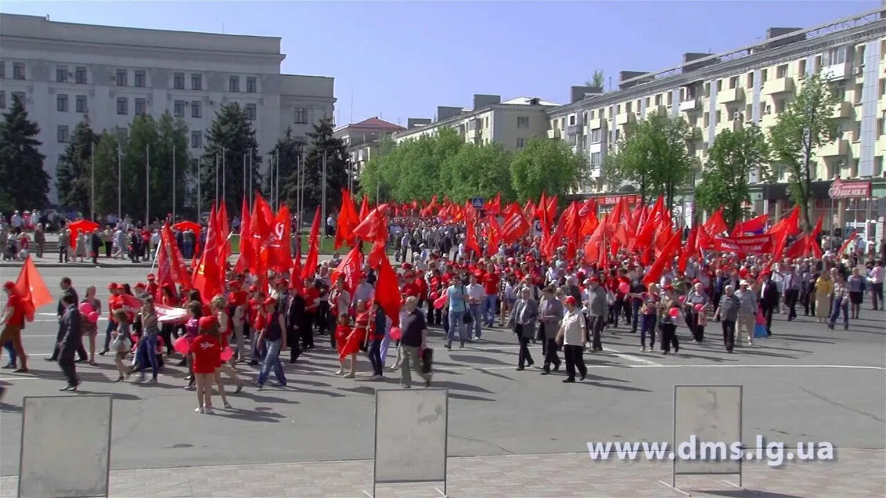 1 мая 2015 г. 1 Мая ЛНР парад. Парад 1 мая в Луганске. Луганск 2015. Мир труд май в Луганской Республике.