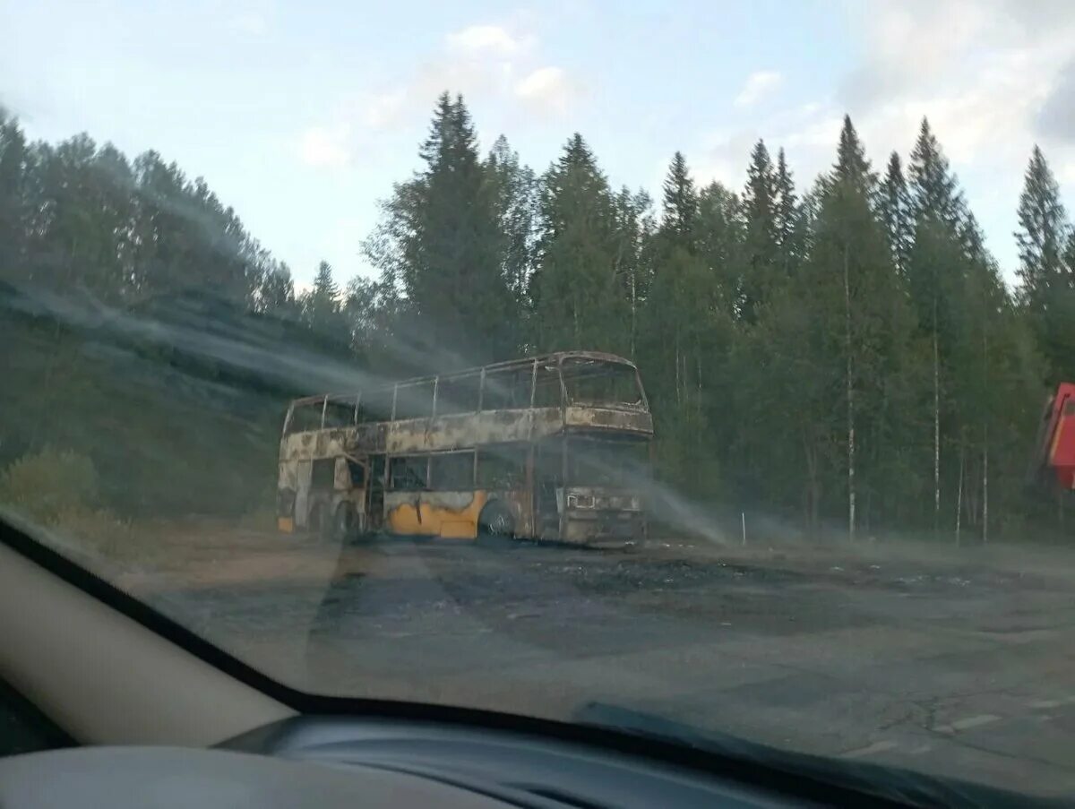 Автобус пермь соль. Трасса. Горит Пермский автобус. Трасса Крылово Юго Камский сгорел автобус.