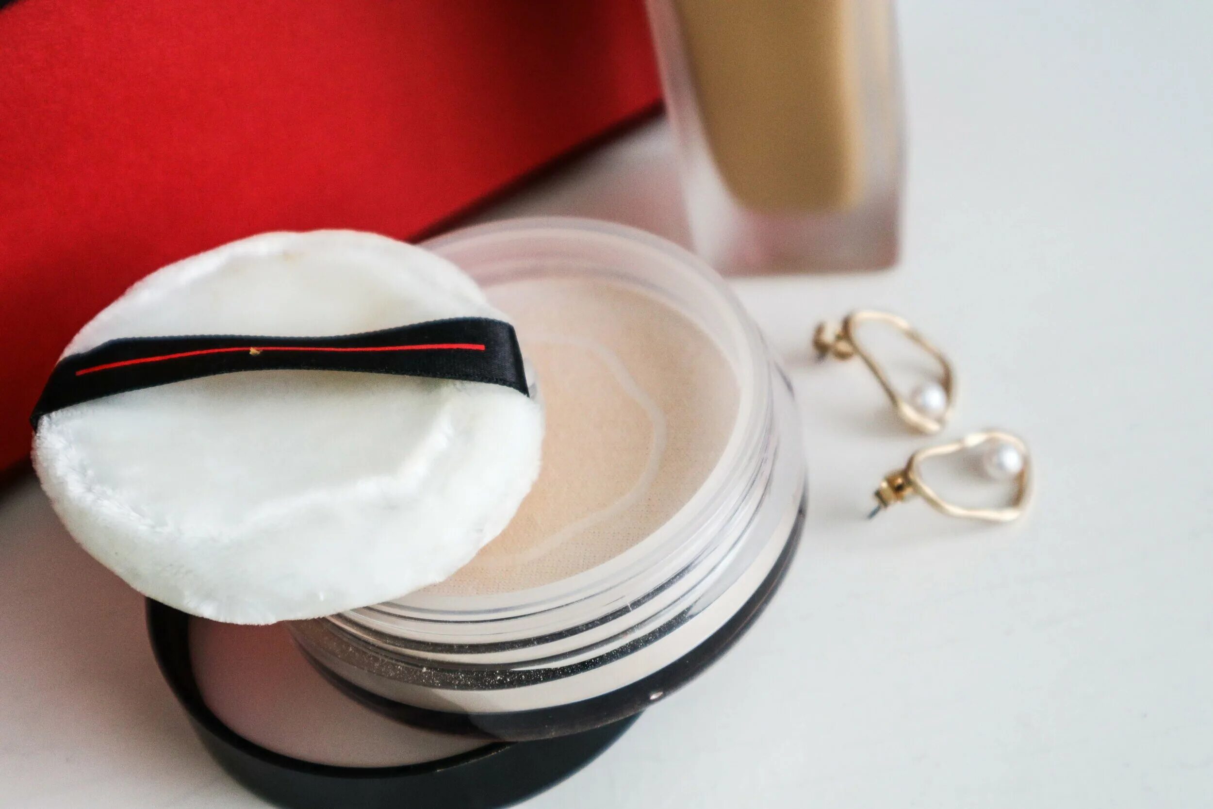 Shiseido synchro skin invisible silk loose powder. Shiseido synchro skin self-refreshing custom finish powder foundation. Synchro skin пудра. Пудра шисейдо лимитированная. Пудра шисейдо synchro.