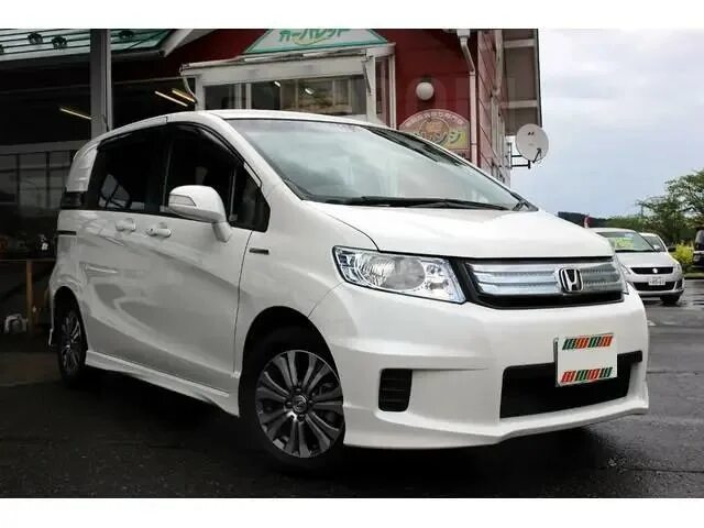 Хонда фрид спайк владивосток. Honda freed Spike 2015. Реснички на Хонда Фрид Спайк. Honda freed Spike реснички. Хонда Фрид Спайк 2017.