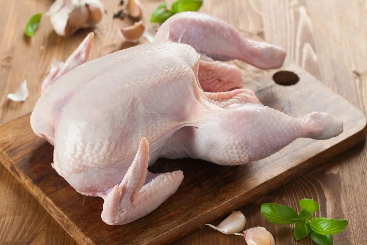 Мясо птицы качество. Курица мясо. Мясо птицы тушка. Тушка куриная. Курица сырая.