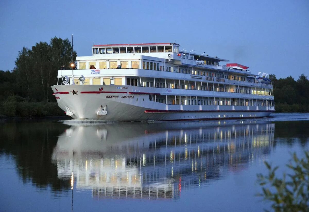 Круизные теплоходы водоходъ. Т/х fun&sun cruise нижний новгород. Москва 59 теплоход нижний новгород. Круизный теплоход нижний новгород. Теплоход «нижний новгород» (проект 301).