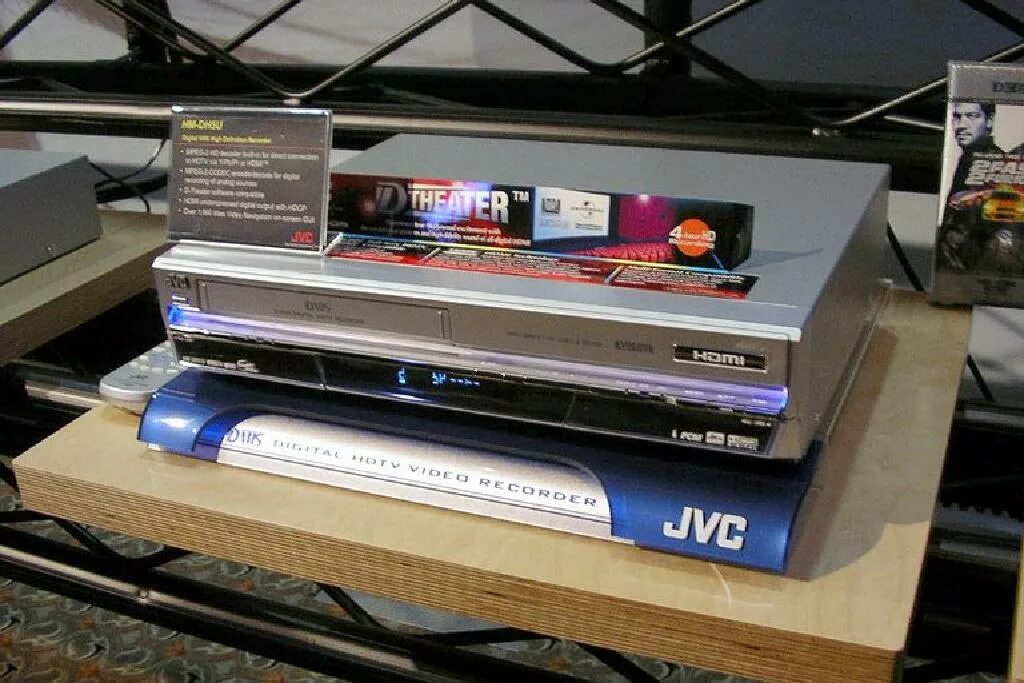 Vhs что это. JVC VHS 1990. JVC 380 VHS. VHS Pioneer видеомагнитофон. SVR-165 VHS.