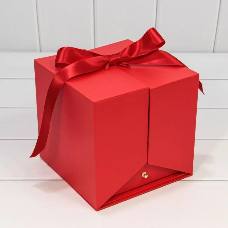 Подарочная коробка красная. Коробка-куб. Квадратный подарок. Коробка куб сюрприз. Красный 1 куб