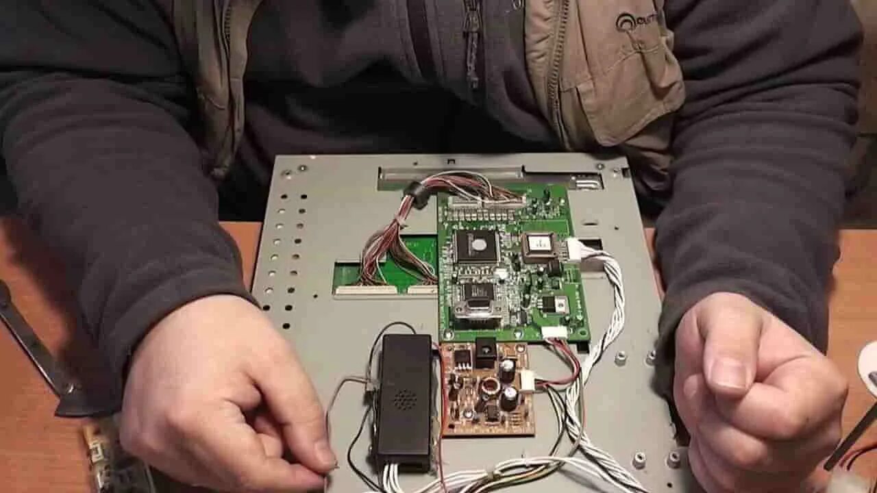 Разобранный монитор. Ремонт тв. Вышел из строя телевизор. Sony kdl-19bx200. Вышел из строя телевизор.