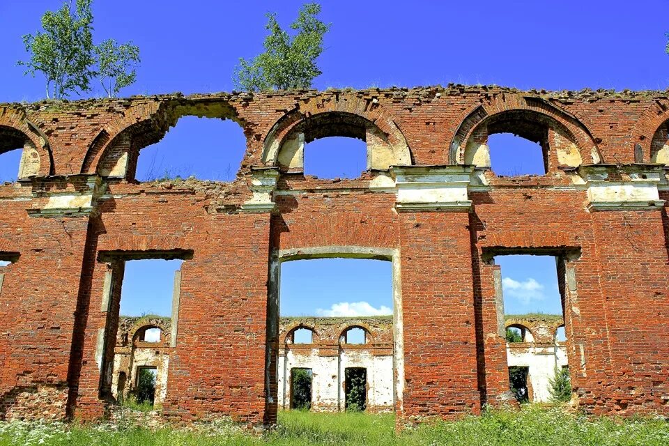 Селищи новгородская область. Селищи Чудовский район казармы. Селищи Новгородская область казармы. Аракчеевские казармы Селищи. Аракчеевские казармы Великий Новгород.