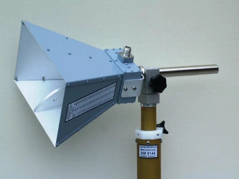Horn antenna. Schwarzbeck рупорная антенна bbha9120d. BBHA 9120 D. Рупорные антенны Schwarzbeck. Рупорная антенна 1 - 18 ГГЦ.