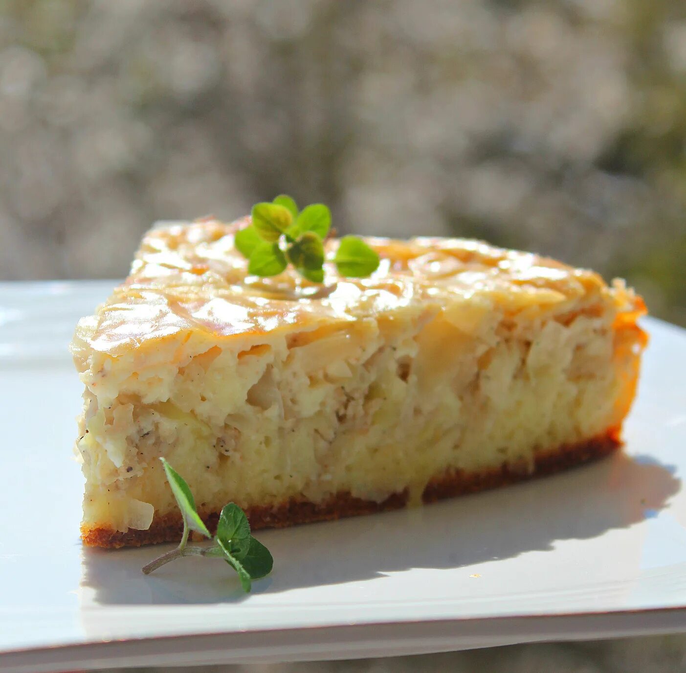 Пирог с капустой и курицей. Пирог с курицей и яйцом. Пирог с капустой и картошкой. Заливной пирог с капустой и курицей.