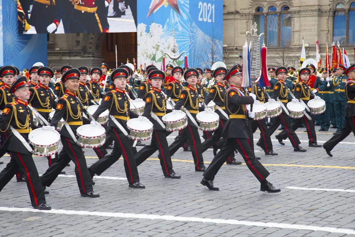 Московский военный. Суворовцы военно-музыкального училища. Московское военно-музыкальное училище. Военный музыкальный парад. Военное музыкальное училище.