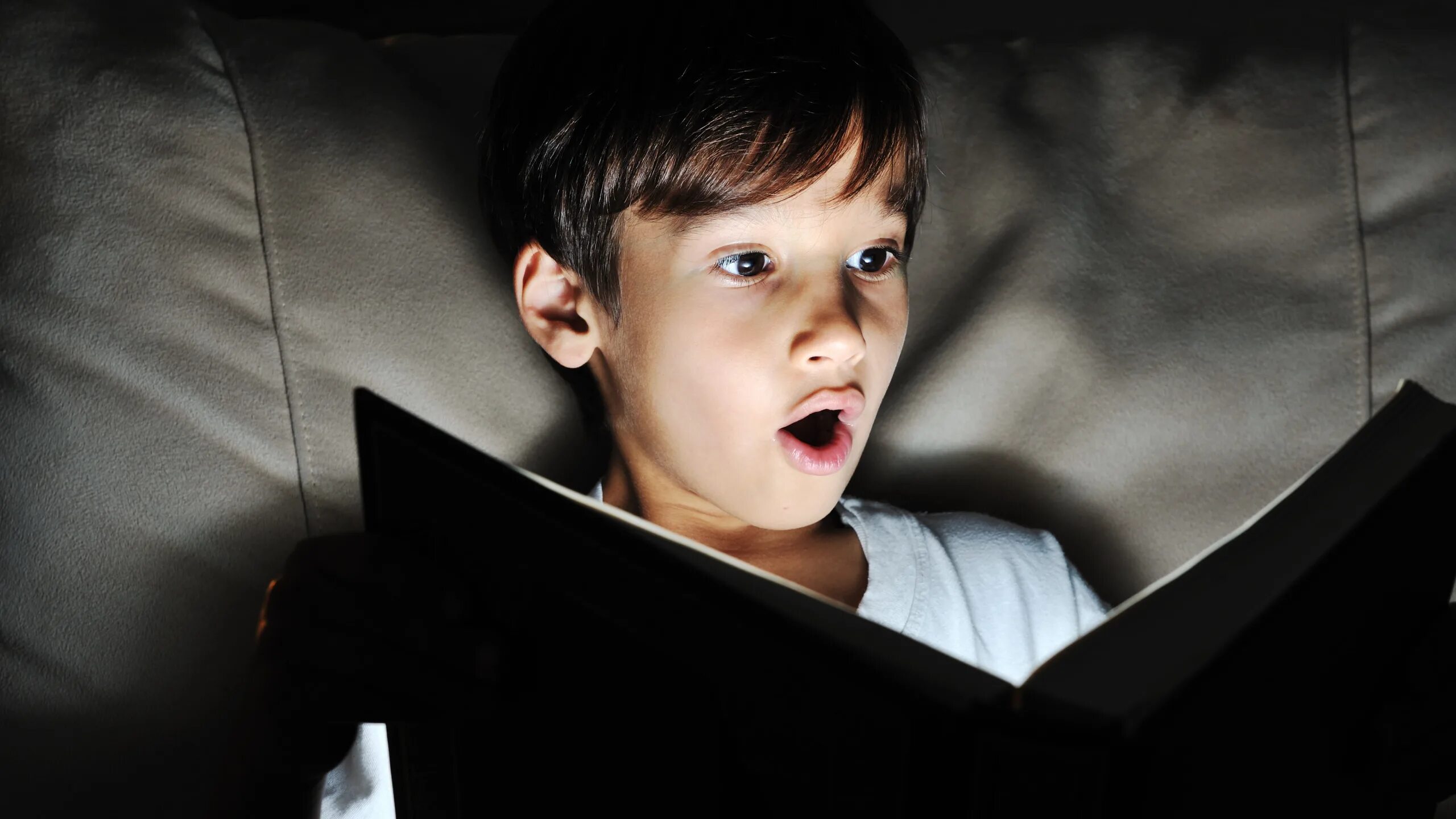 Who reads stories