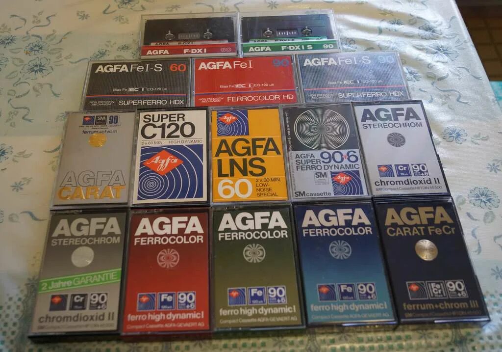 15 кассет. Аудиокассеты Agfa Superferro hdx. Agfa Karat кассетах. Agfa hdx кассета. Кассета Agfa GX E-180.