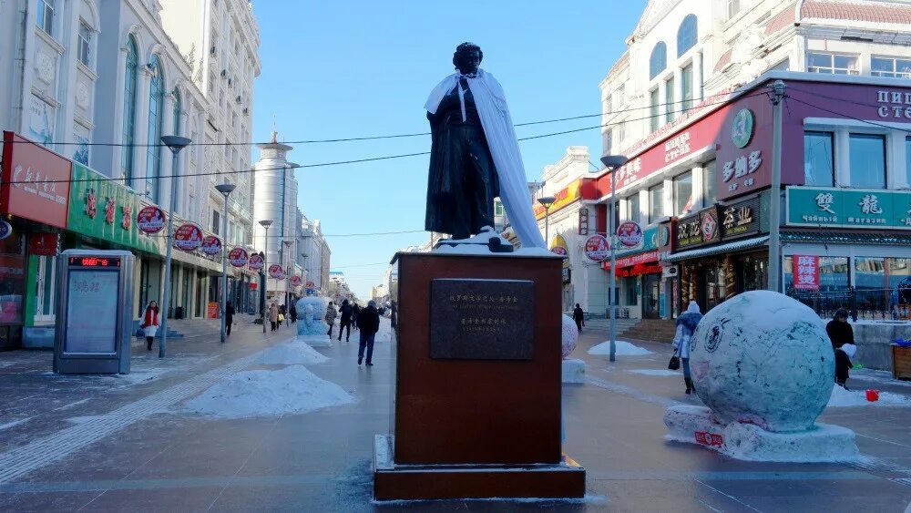 Heihe bank. Хэйхэ Арбат. Хэйхэ пешеходная улица. Хэйхэ центр города. Хэйхэ достопримечательности.